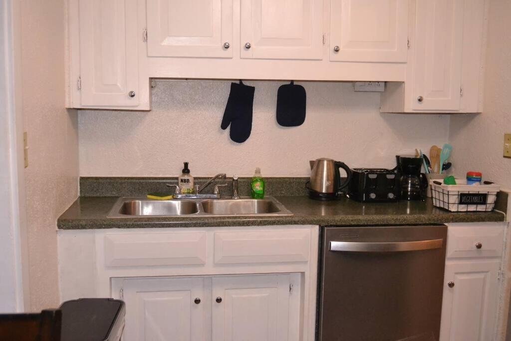 Bright And Cozy Lighthouse Cottage In Greenville Sc Eksteriør bilde